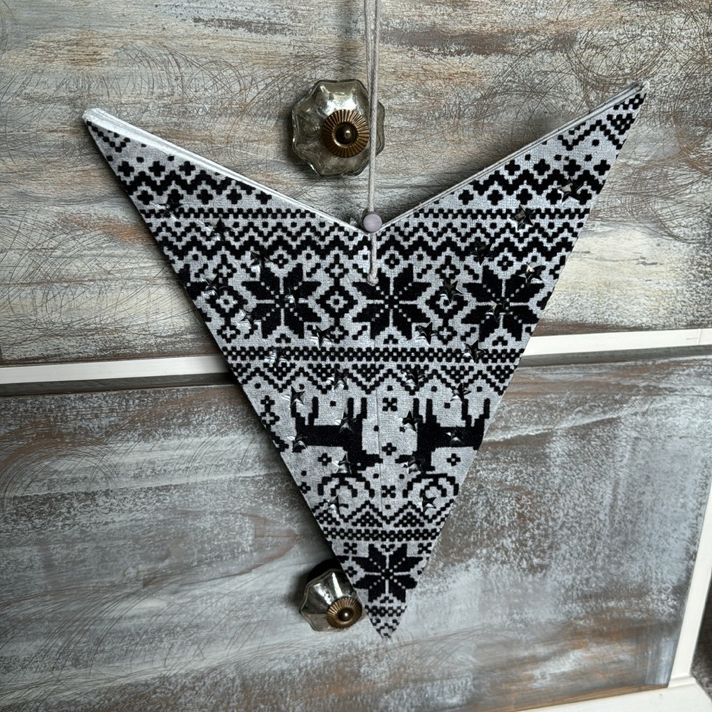 Foldable Perforated Winter Star - Picture 5 of 7